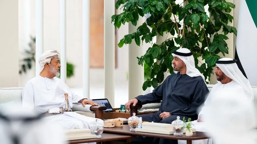رئيس الإمارات وسلطان عُمان يبحثان سبل تحقيق أمن واستقرار المنطقة