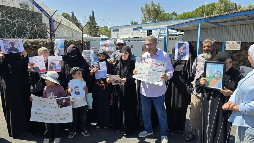 سوريا.. وقفة احتجاجية بالقنيطرة لذوي الأسرى في سجون إسرائيل