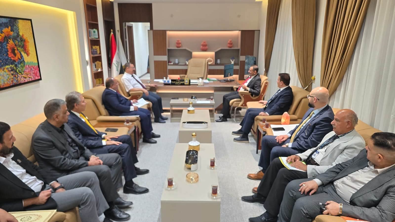 مدير عام التنمية الصناعية يبحث مع رئيس إتحاد الصناعات العراقي وعدداً من أصحاب المشاريع الصناعية المعوقات التي تواجههم وسبل حلها