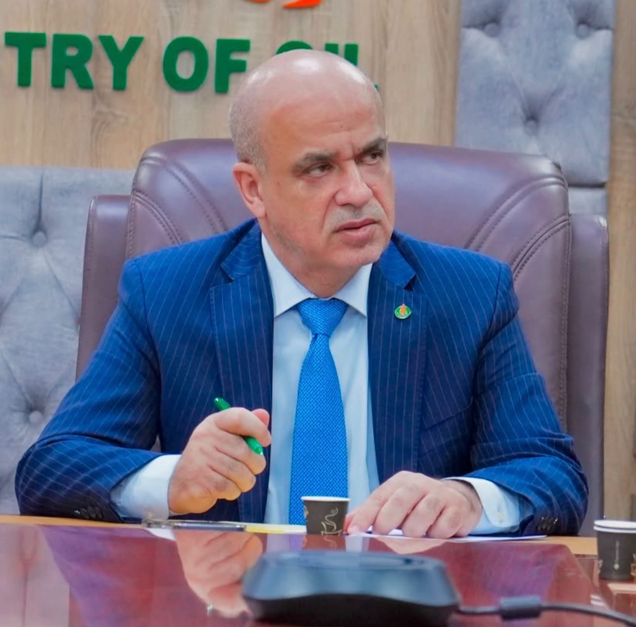 النفط تبحث رفع مستويات الانتاج وتنويع منافذ التصدير لمواجهة تحديات إغلاق مضيق هرمز