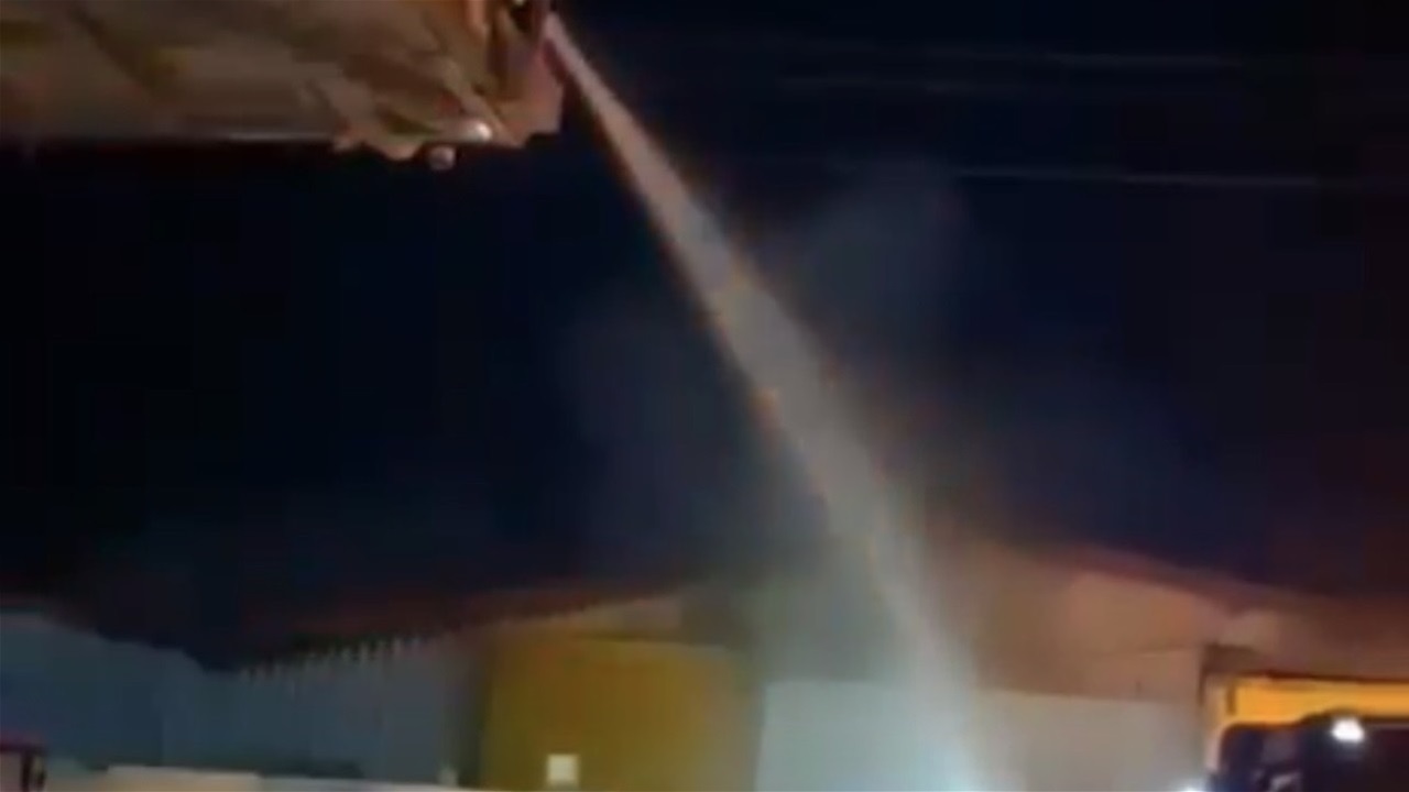 السيطرة على حريق داخل مخزن للمواد الغذائية في الرمادي