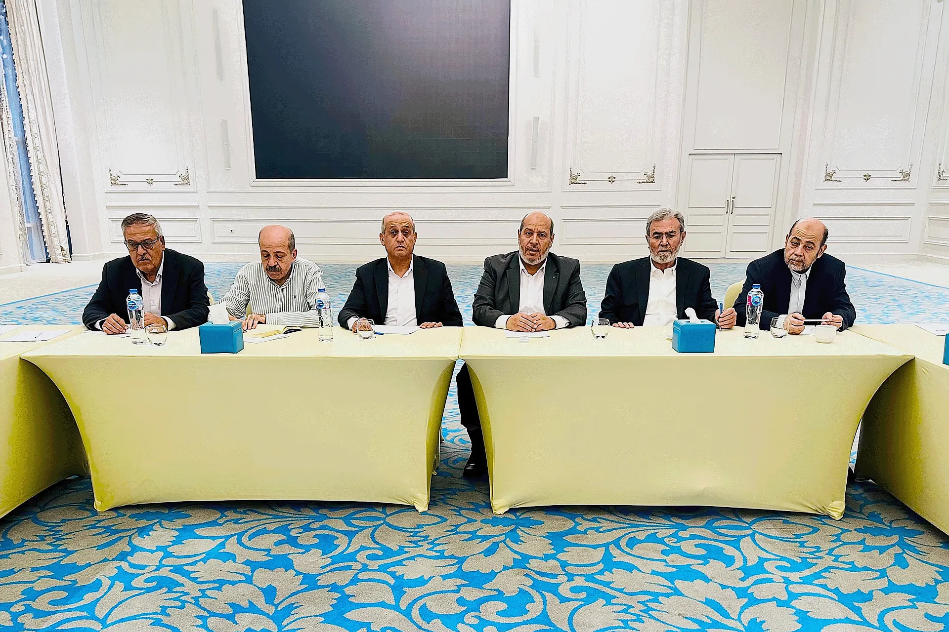 هل تجمع صناديق الاقتراع بين حماس وتيار دحلان في قائمة ائتلافية؟