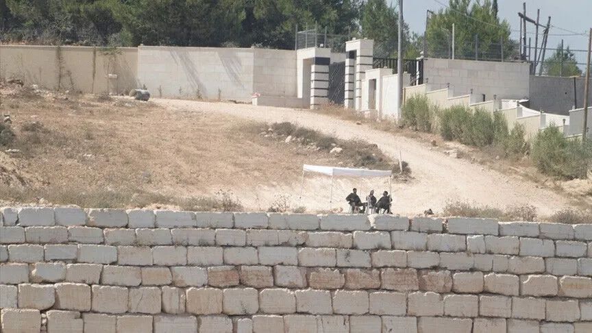 لليوم الـ 11.. مستوطنون إسرائيليون يحاصرون 3 منازل فلسطينية في قصرة