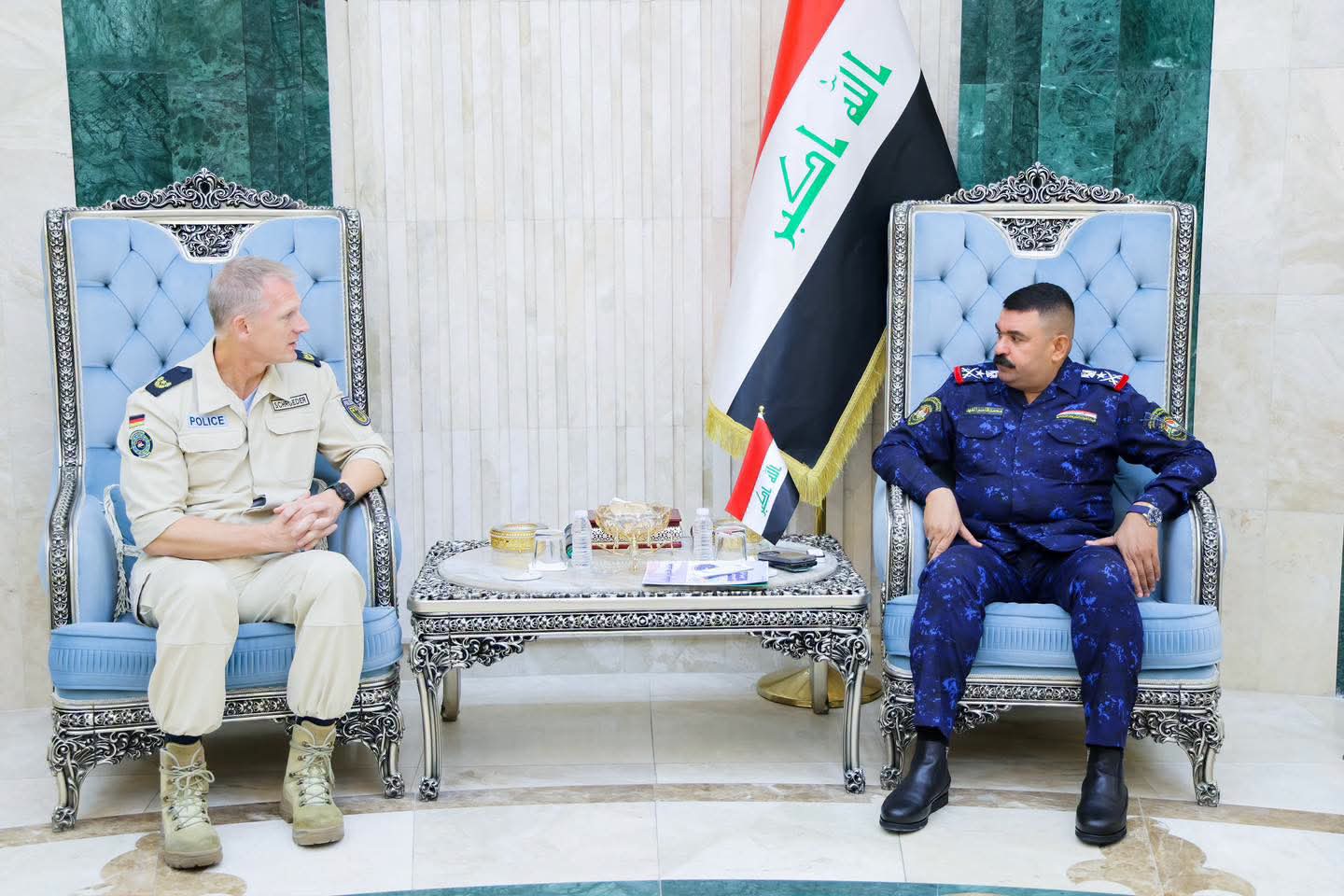 قائد الشرطة الاتحادية ورئيس بعثة الاتحاد الأوربي يبحثان التعاون مشترك في تنفيذ برامج تدريبية متخصصة