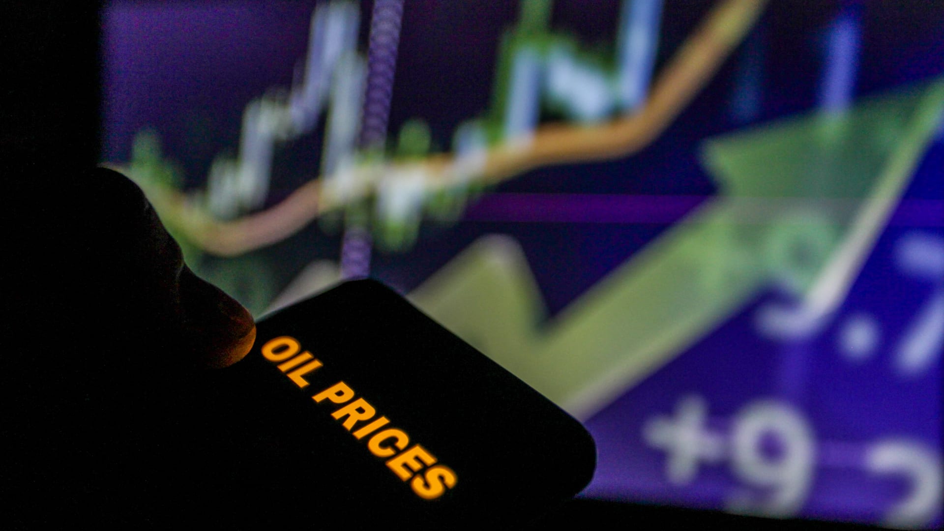 أسعار النفط تقفز 2% بعد تهديد ترامب بشن حرب اقتصادية ضد إيران