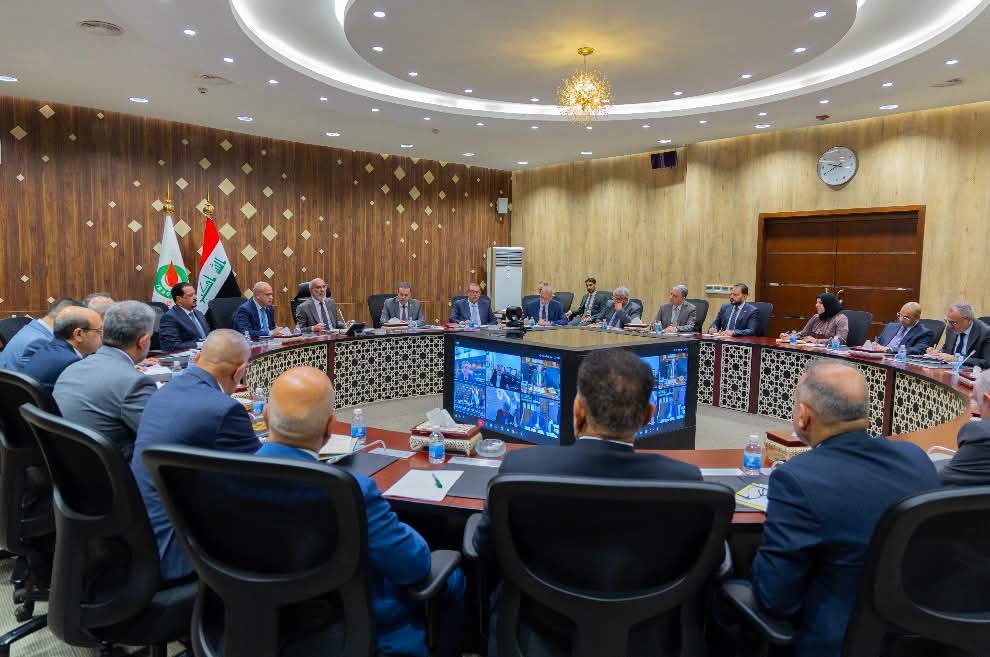 اجتماع خلية الأزمة بوزارة النفط يبحث ملفي التصدير والمشتقات النفطية