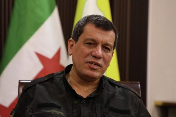 قائد قوات سوريا الديمقراطية يعلن انتهاء عملية الدمج العسكري والأمني والإداري ضمن مؤسسات الدولة السورية