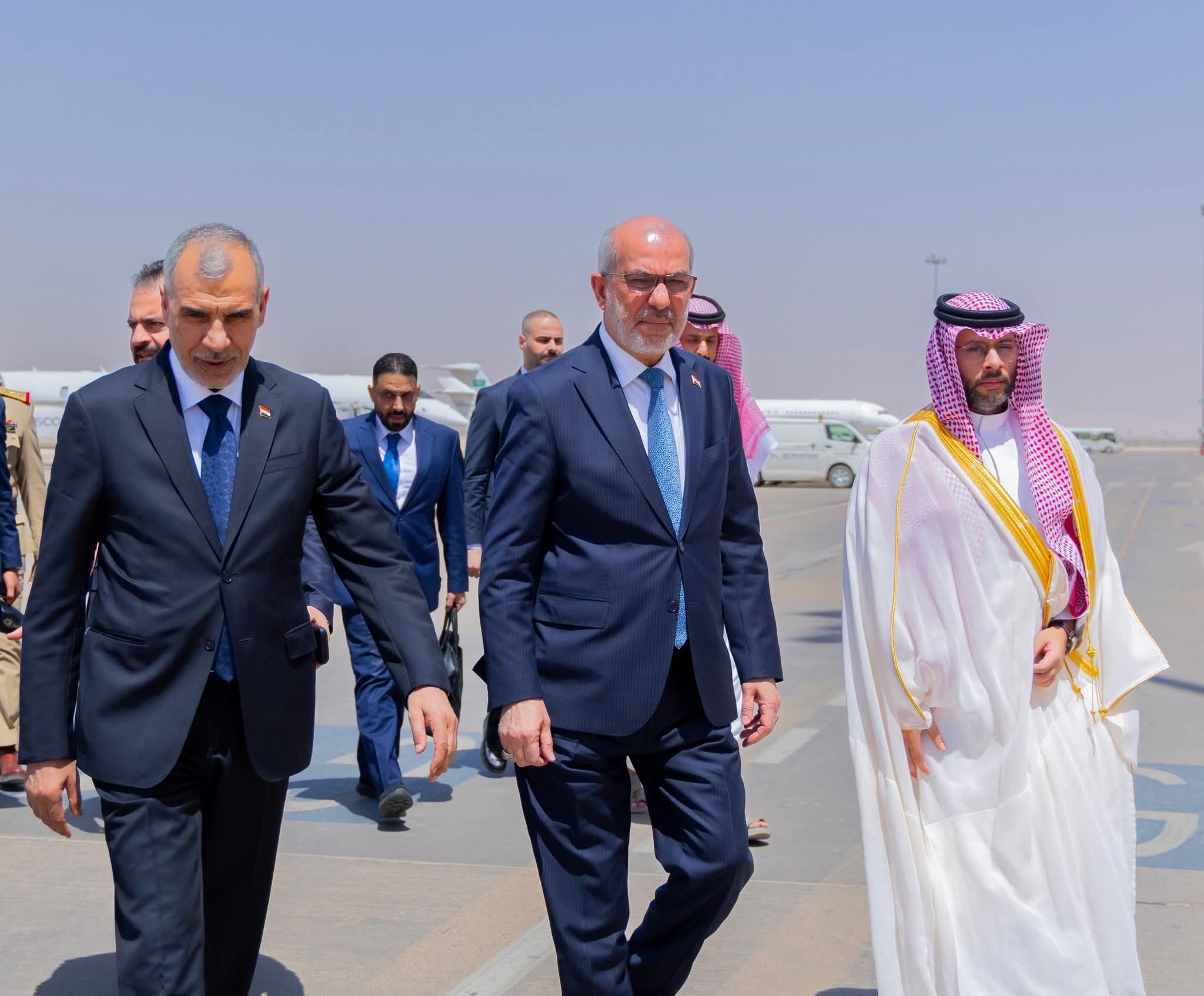وزير النفط من السعودية : العراق يحرص على تعزيز العلاقات والتعاون المشترك في شتى المجالات مع محيطه الاقليمي