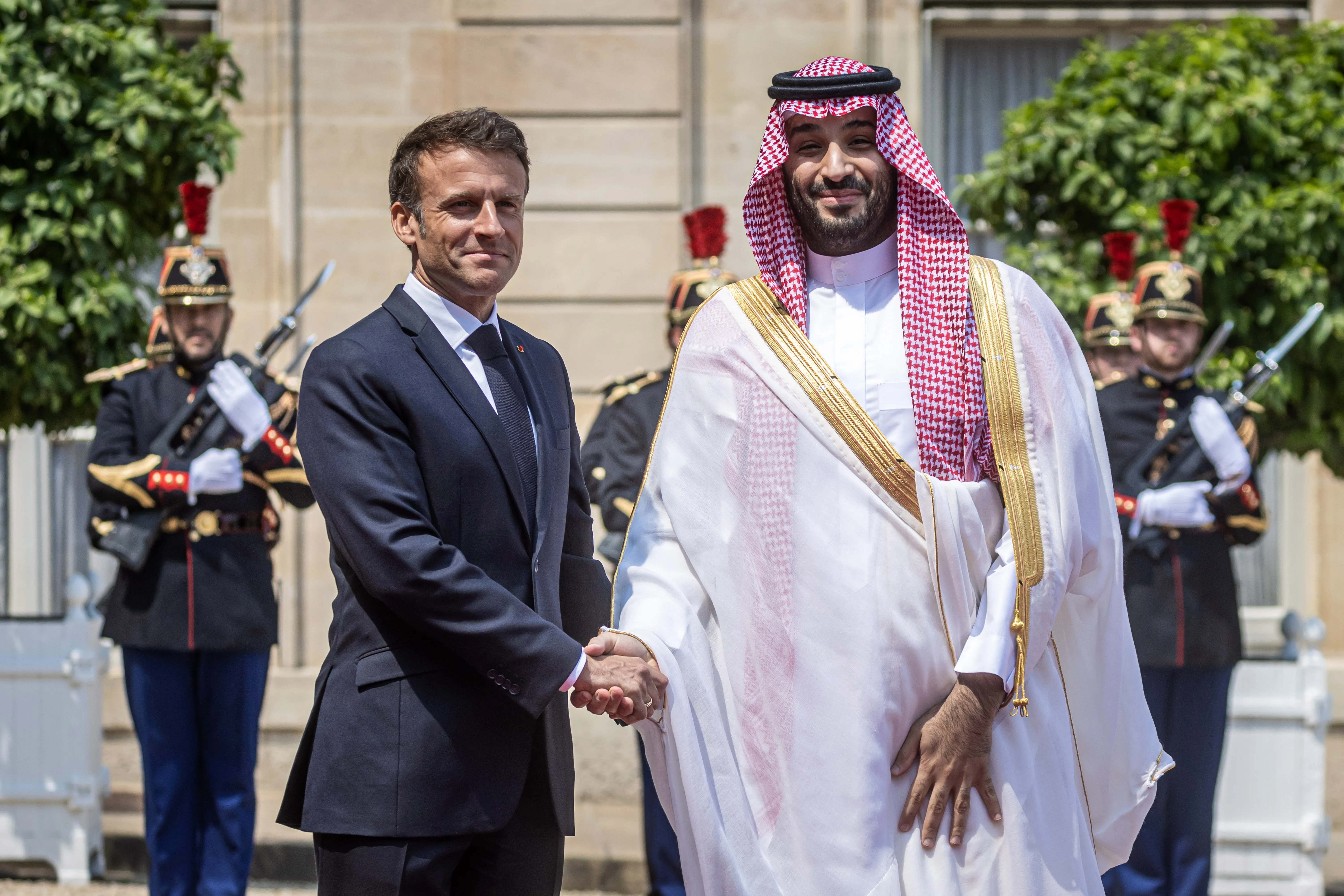 ولي العهد السعودي يزور باريس بدعوة من ماكرون