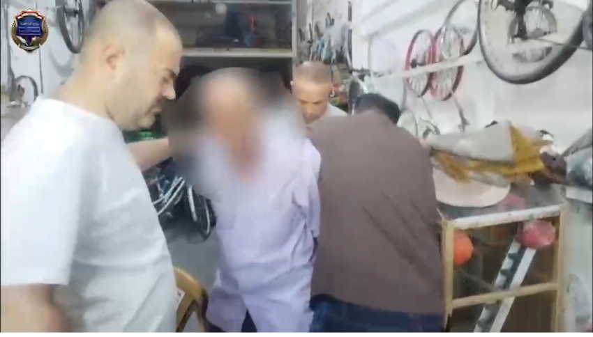 الإطاحة بسارق مسنّ سرق منازل في بغداد