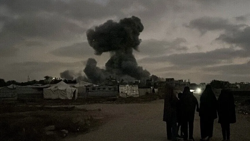 مقتل فلسطينيين اثنين أحدهما طفل وإصابة 14 بغارات إسرائيلية على غزة