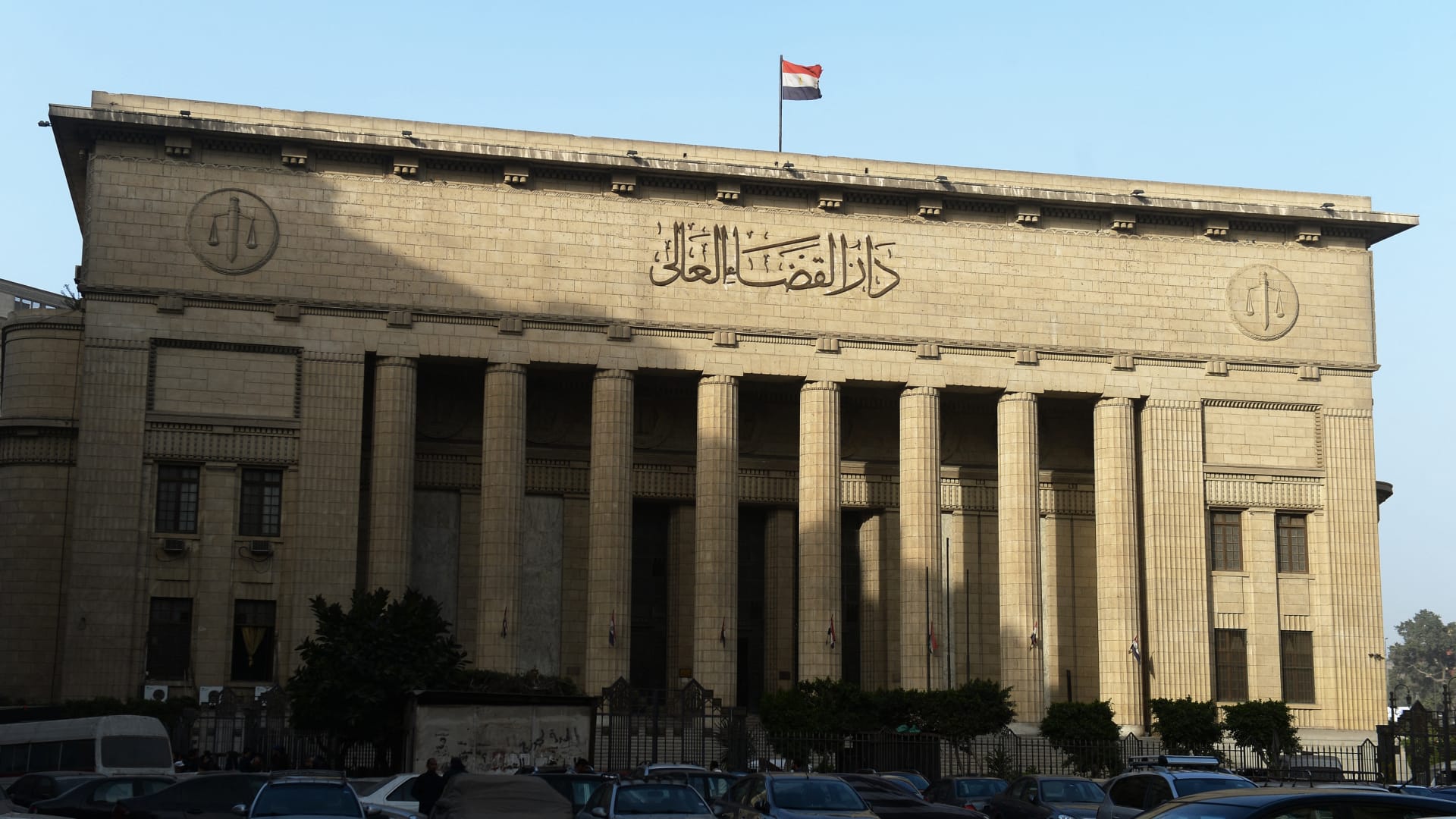 مصر.. حبس مدير مدرسة دولية اقترض بأسماء أولياء أمور دون علمهم