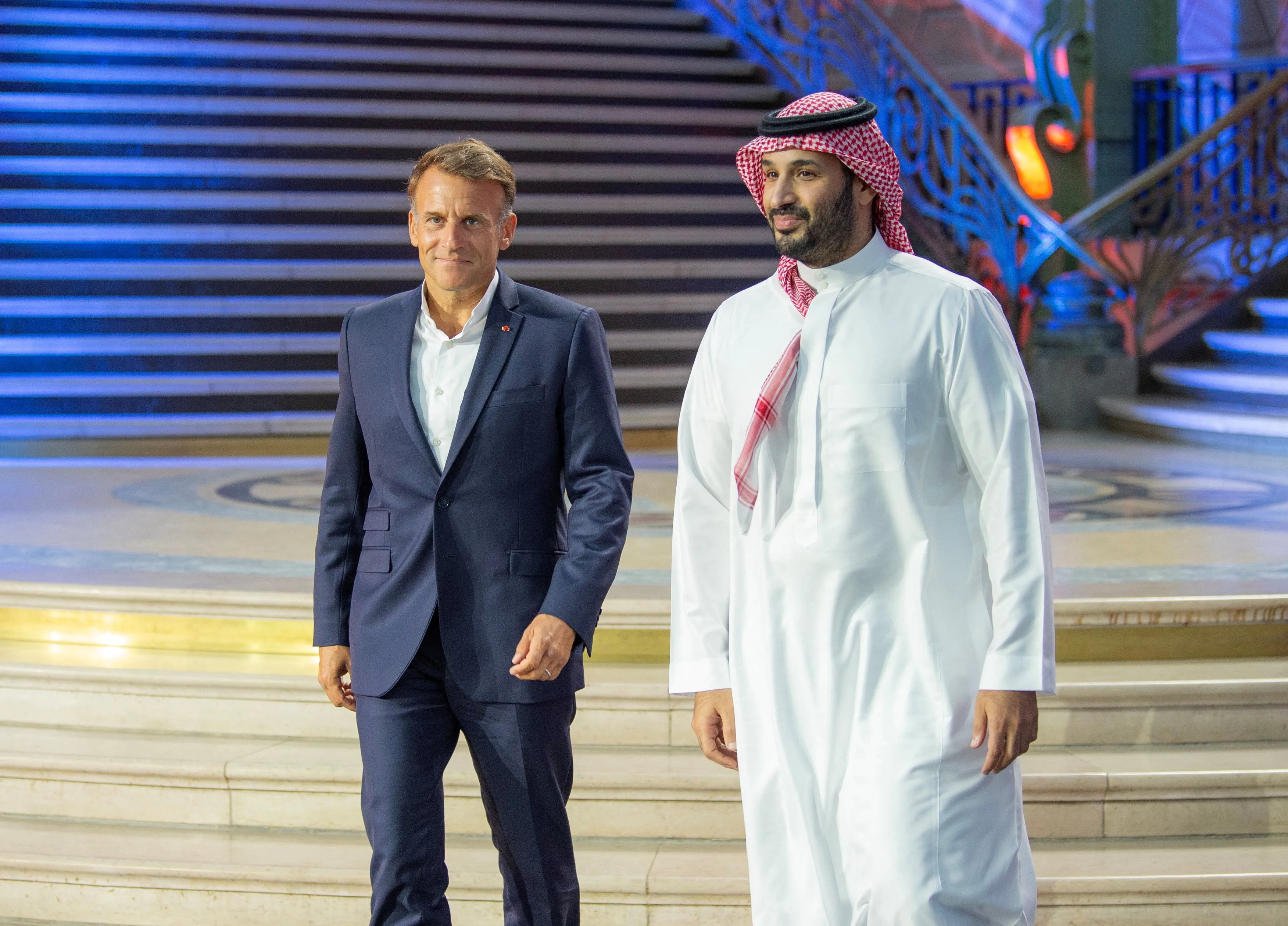 الرئيس الفرنسي يلتقي ولي العهد السعودي في باريس