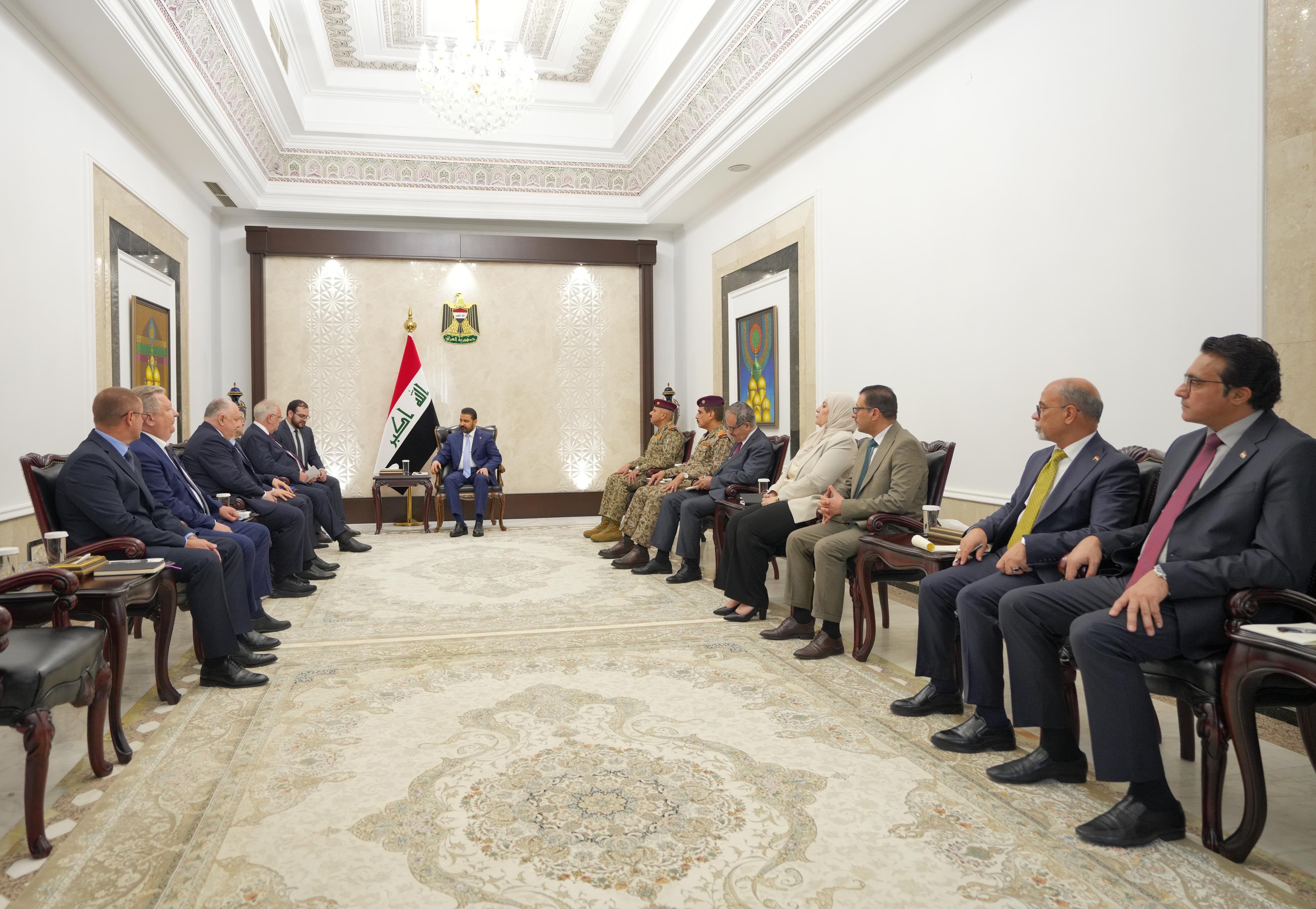 الزيدي يبحث مع رئيس الخدمة الفدرالية للتعاون العسكري الفني لروسيا الاتحادية التعاون العسكري بين البلدين