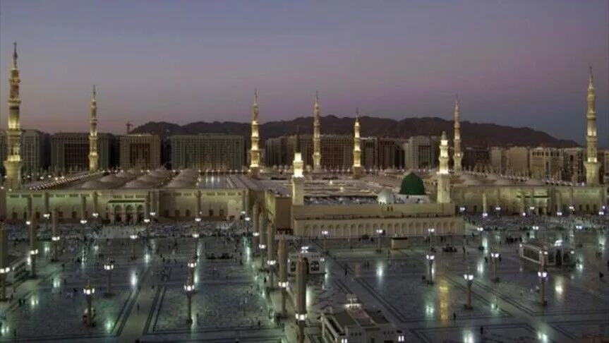 صيدا اللبنانية تحيي ذكرى المولد النبوي بمسيرة وطقوس رفاعية