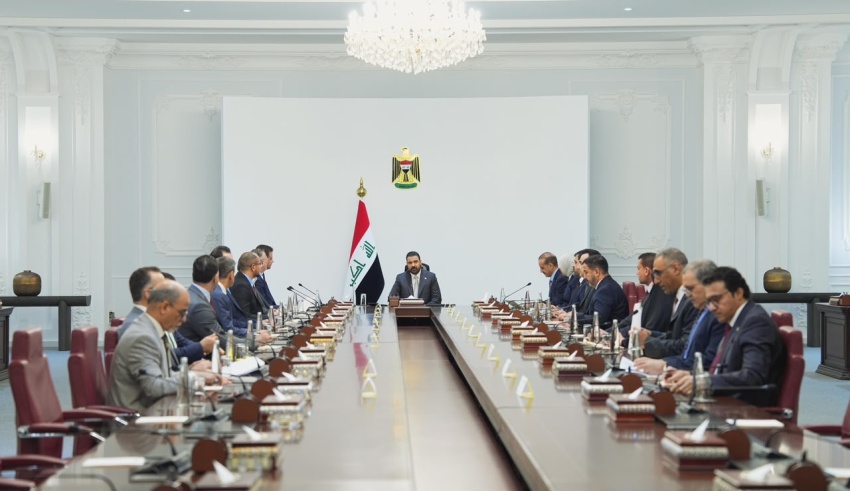 رئيس الوزراء يستقبل “القانونية النيابية” ويؤكد الحاجة لـ “ثورة في القوانين”