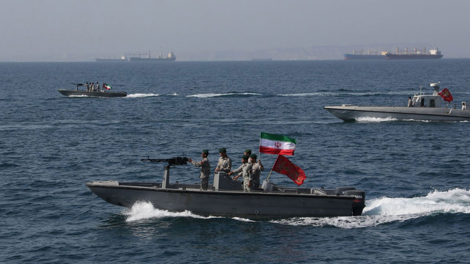 تصاعد التوتر في هرمز: طهران تعلن إغلاق المضيق وواشنطن تؤكد سيطرتها