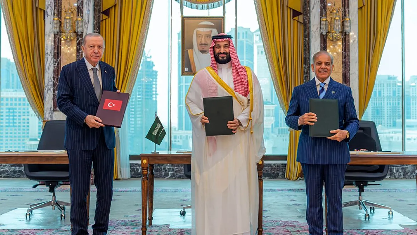 “اتفاق مكة” بين التحالفات والحسابات الإقليمية.. ماذا لو انضمت إيران ومصر وبنغلاديش؟