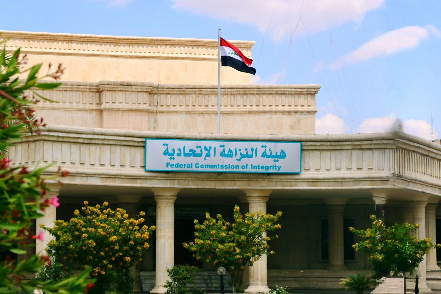 النزاهــة تضـبط (٤) موظــفيــن عــلى خلفيــة اخـــتفـــاء قواطع مغذيات كبيرة باهظة الثمن في كهرباء بابل