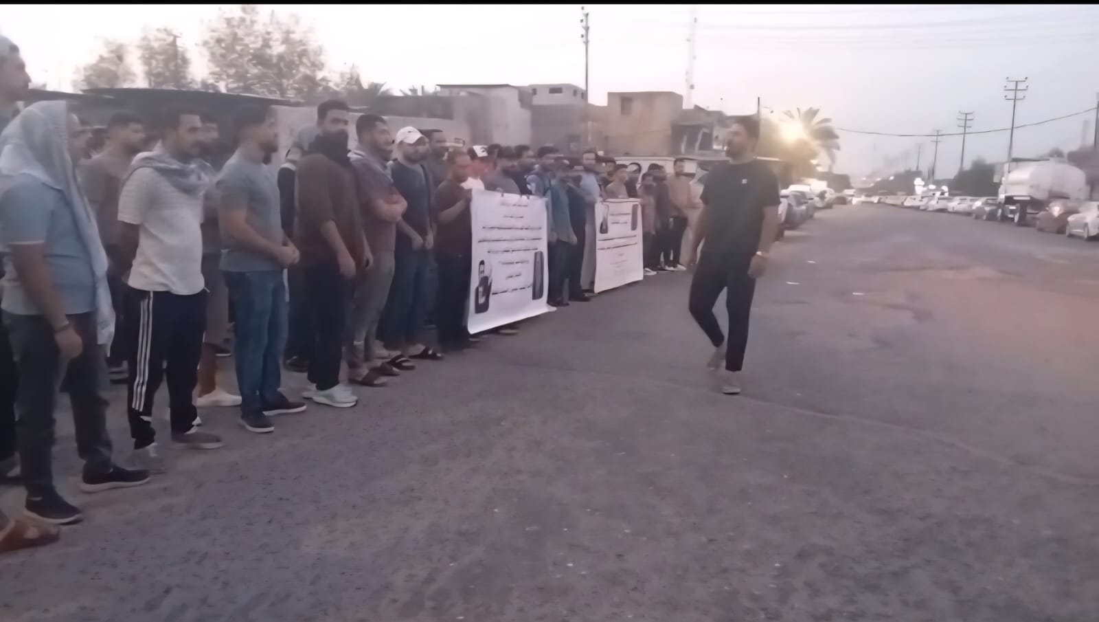 متظاهرون خريجون في البصرة يطالبون بتوفير فرص عمل بعقود في الشركات النفطية
