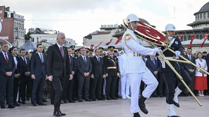 إسطنبول تحيي الذكرى الـ104 لـ”عيد النصر”