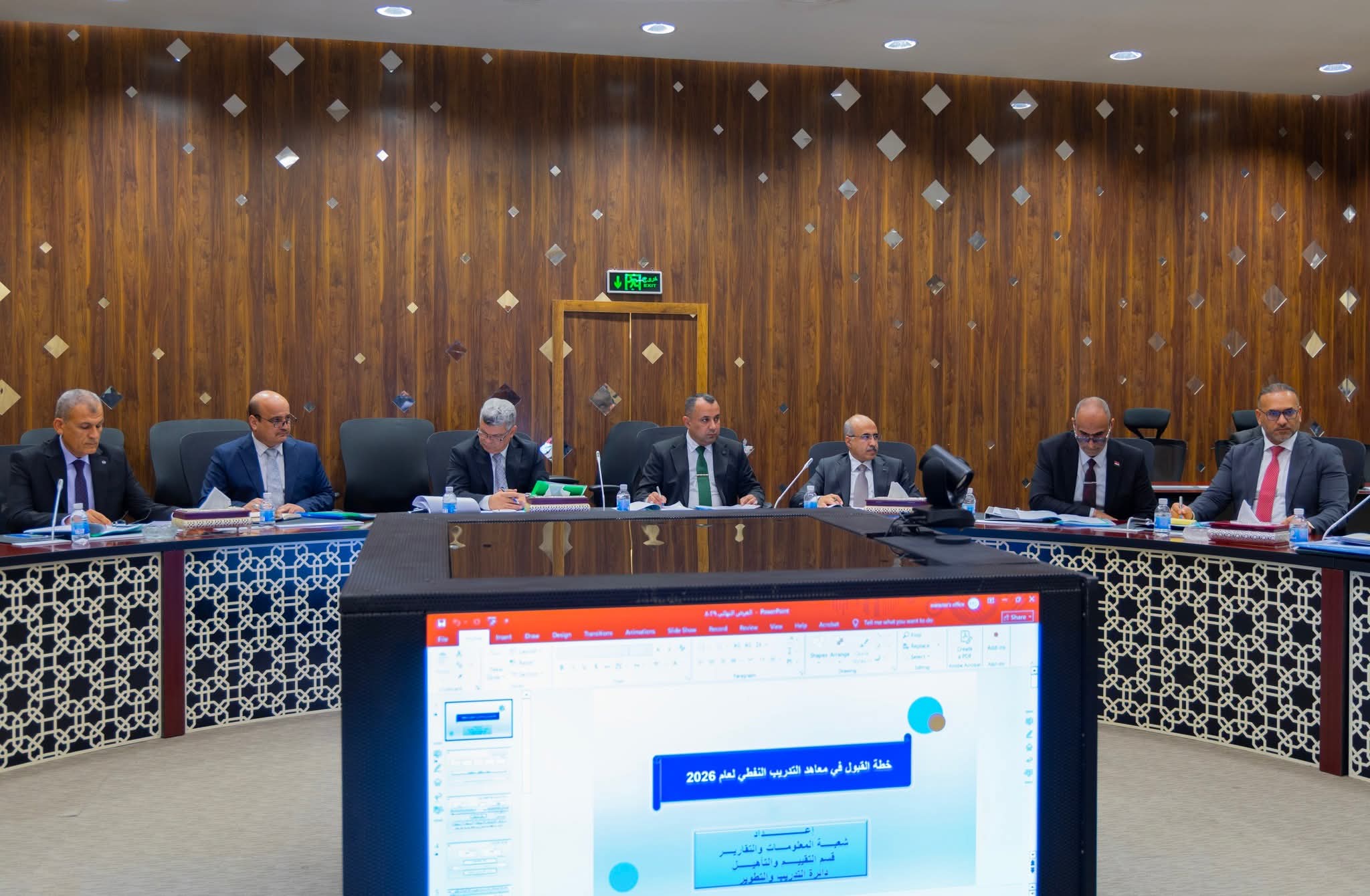 وزير النفط يرأس اجتماع مجلس أمناء معاهد التدريب النفطي