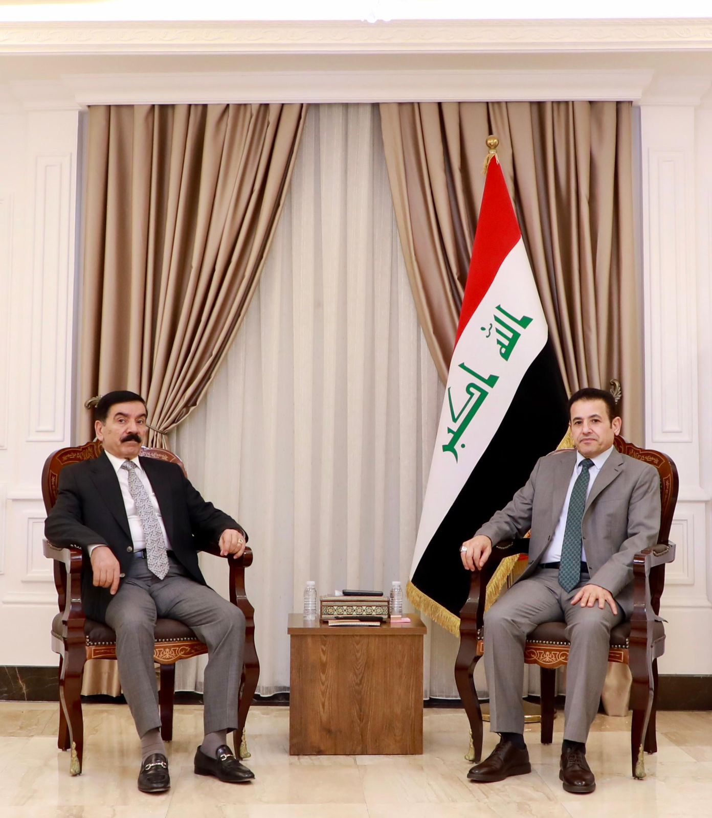المستشار الأمني لرئيس الوزراء يبحث مع وزير الدفاع الأسبق التطورات الأمنية في العراق