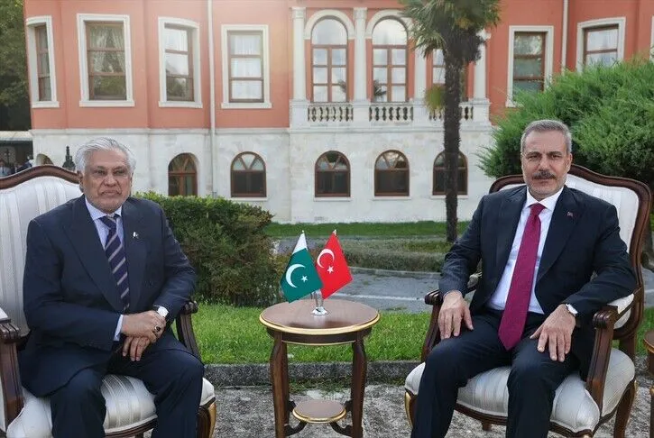 وزير خارجية تركيا يستقبل نظيره الباكستاني في إسطنبول