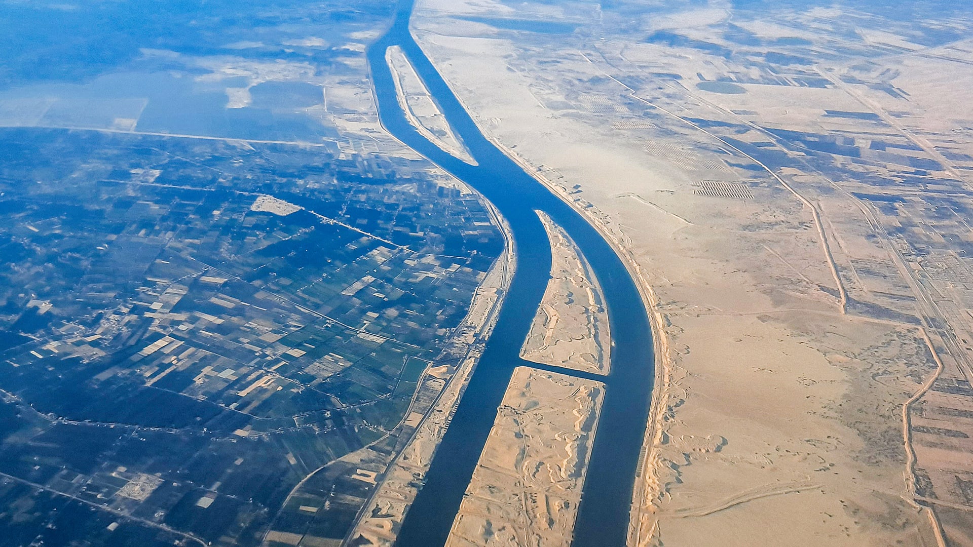 مصر..صاحب مقترح “مقايضة الديون” يتراجع عن إدراج قناة السويس