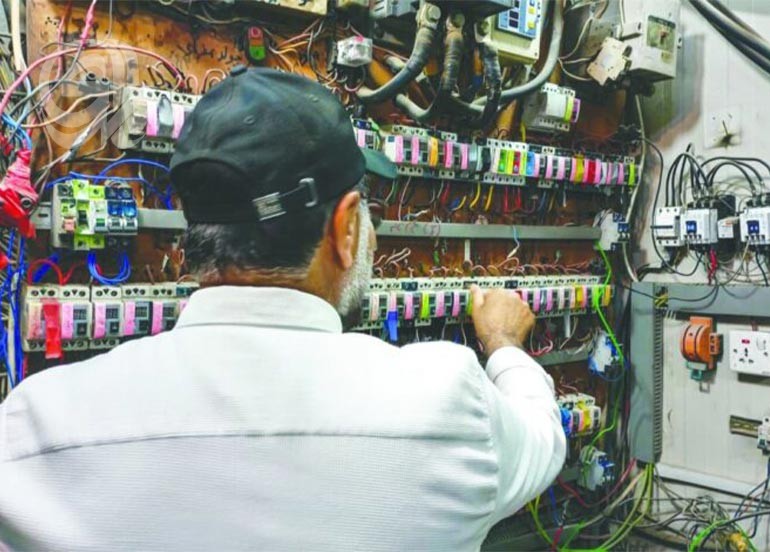نقابة المولدات تحذر عبر (المدى): 30 لتراً لا تكفي أسبوعاً ونقترب من الإطفاء