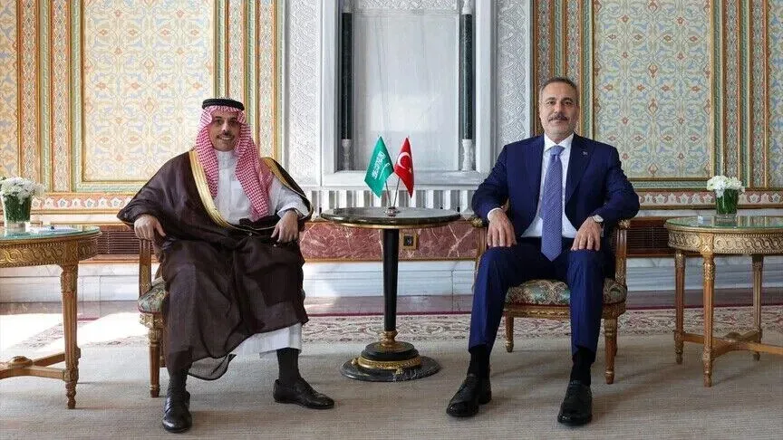 وزير الخارجية التركي يلتقي نظيره السعودي في إسطنبول قبل اجتماعات لجنة اتفاق مكة