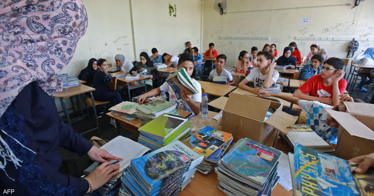 لبنان يبدأ الدراسة وسط النازحين.. 80 مدرسة ملاجئ