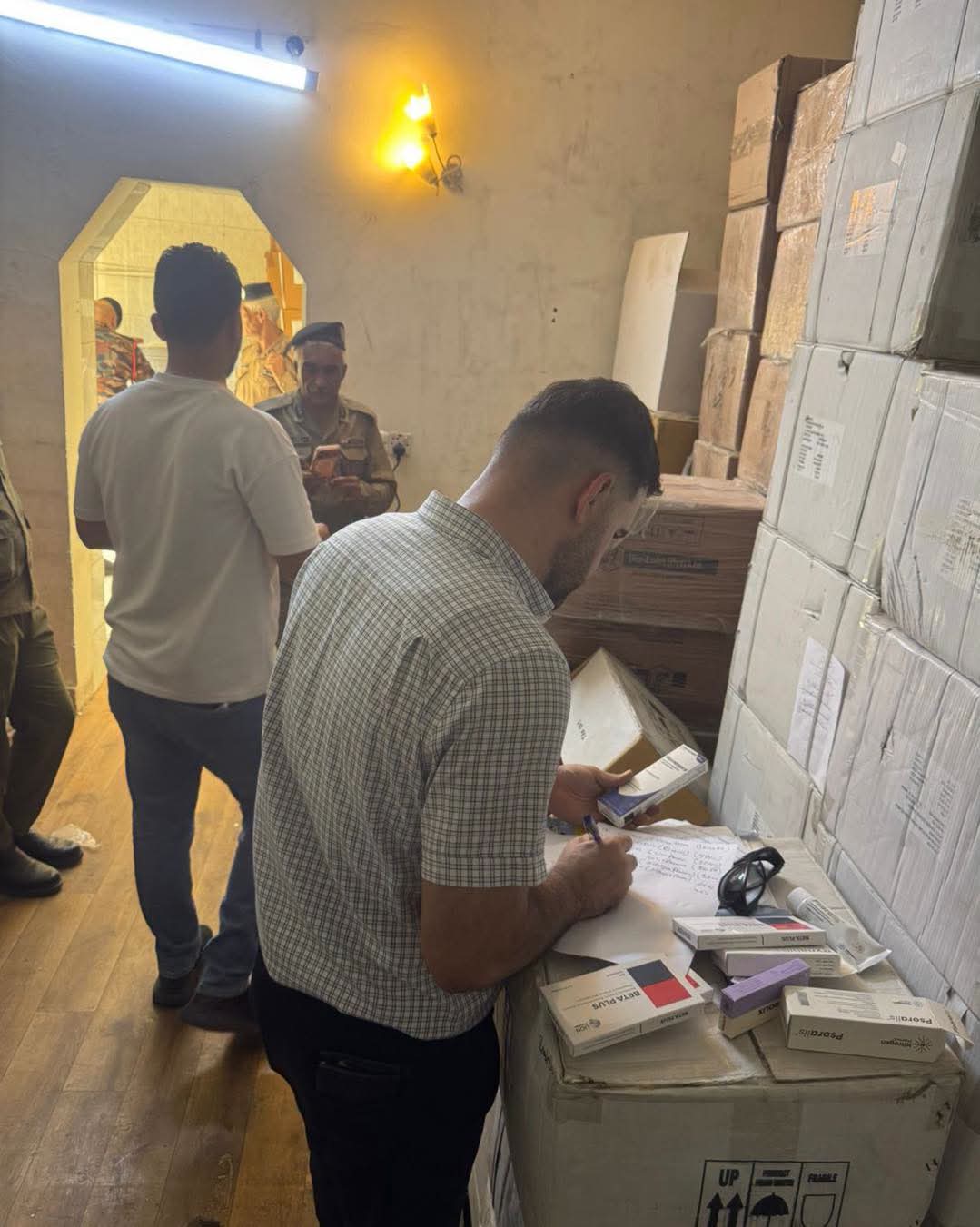 شرطة الرصافة تضبط كميات كبيرة من الأدوية غير المرخصة داخل احد الدور