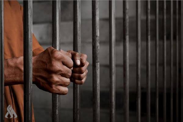 شرطة الديوانية: السجن 10 سنوات وطرد من الخدمة بحق ضابط و3 منتسبين بقضية الاعتداء على موقوفة » وكالة الانباء العراقية (واع)