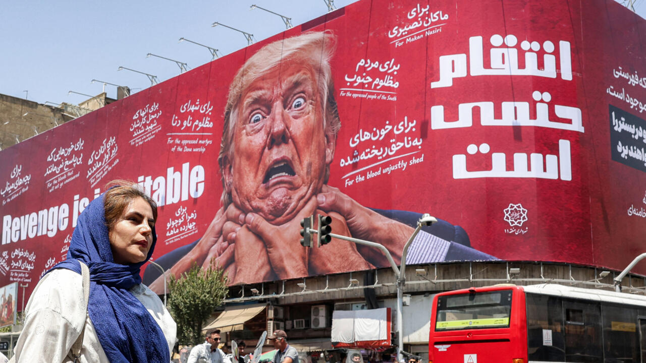 في طهران… يكتب النظام روايته للحرب على جدران المدينة (2/2)