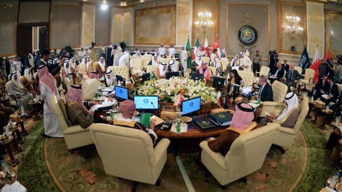 ليتحرر مجلس التعاون من الوصاية إيّاها